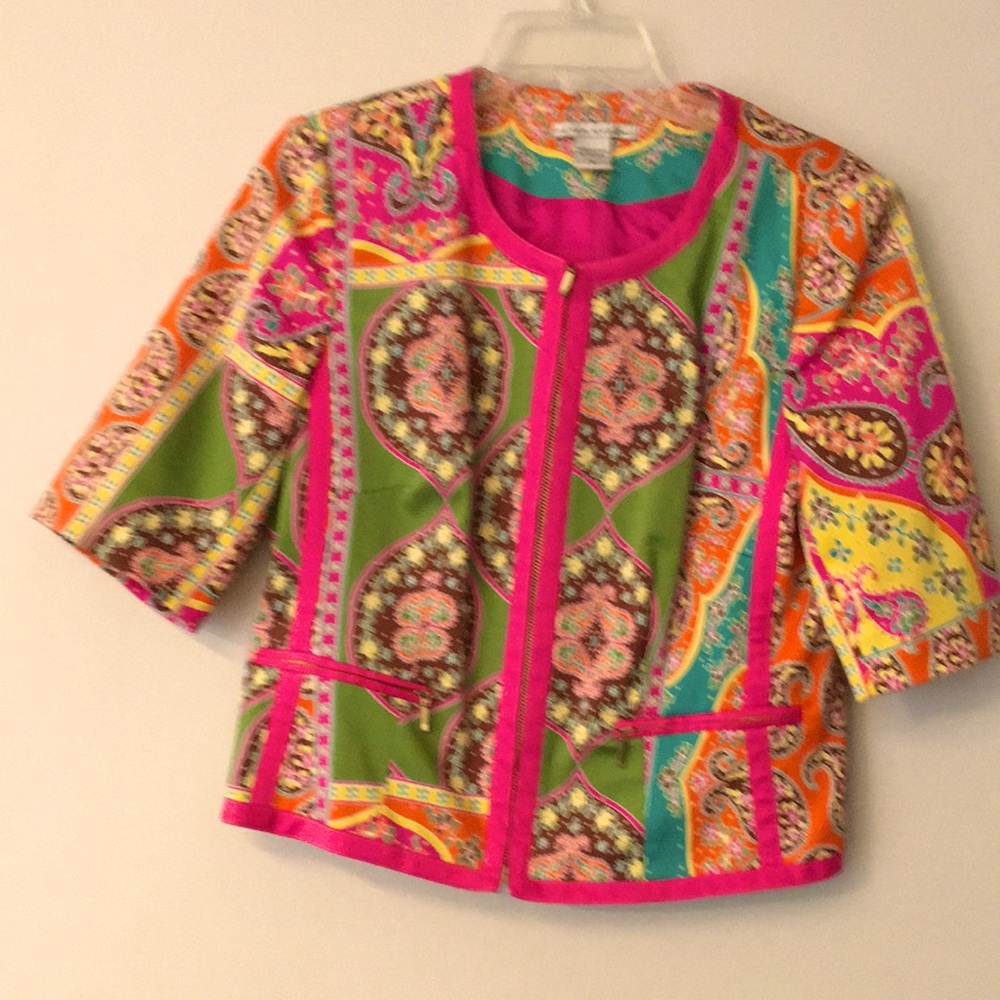 Colorful and lined 3/4 length sleeved jacket.